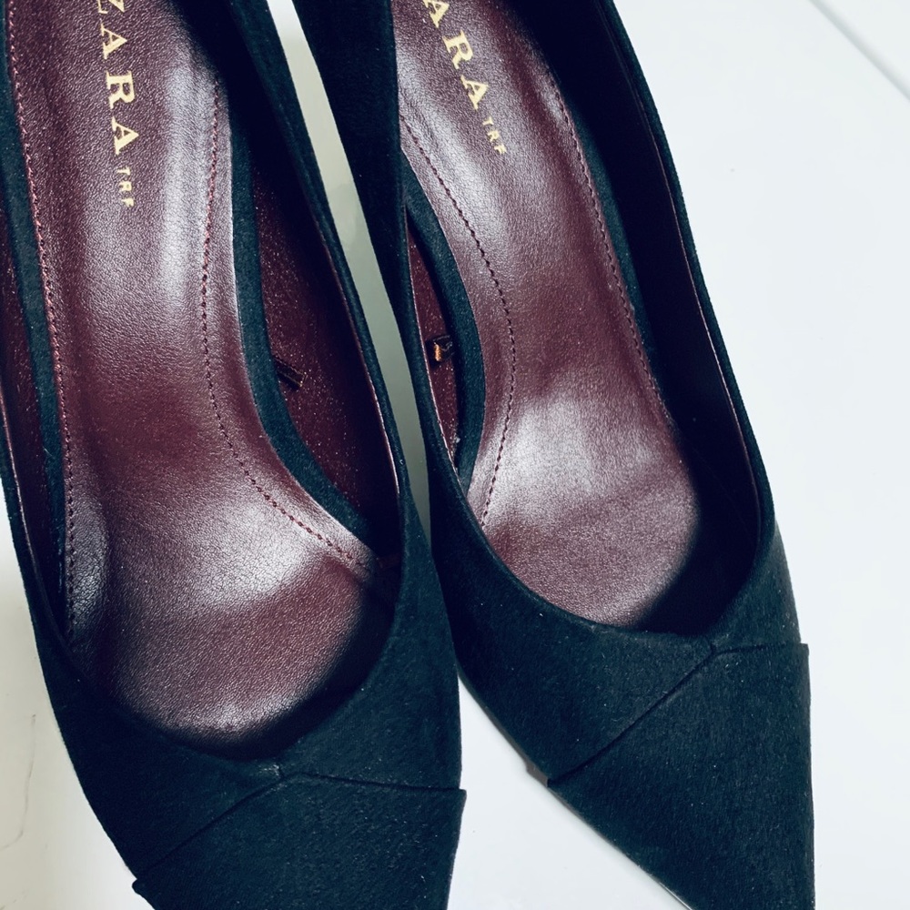 Black high heel point toy by Zara